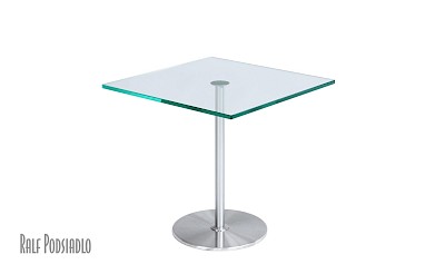 Beistelltisch mit runder Bodenplatte und quadratischer Glasplatte/Tischplatte